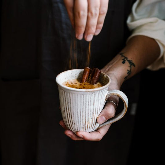 Chai latte so škoricou