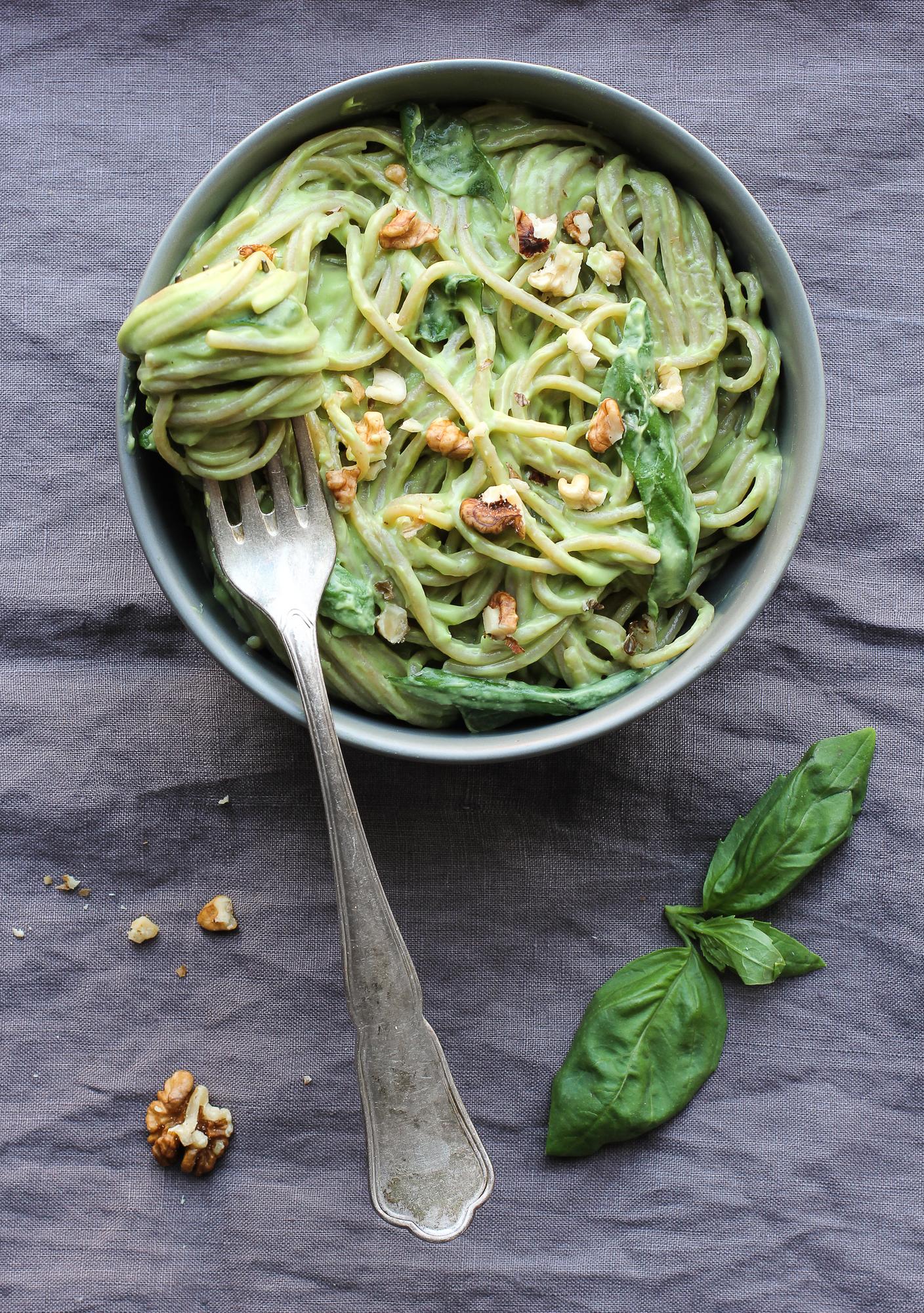 Avokádová omáčka s cestovinami