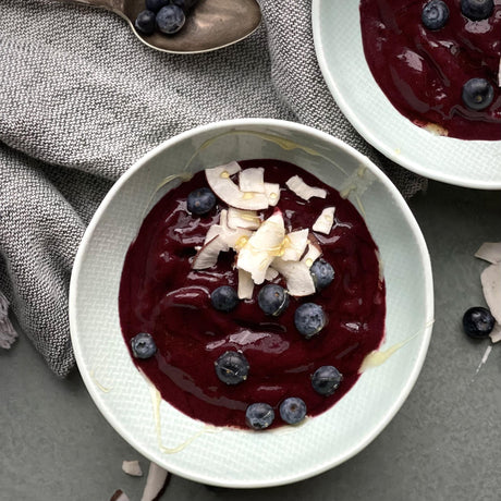 Banánová zmrzlina s acai a čučoriedkami
