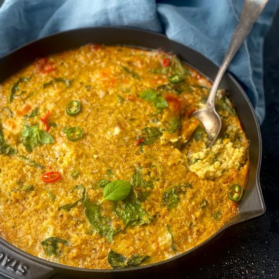 Karfiolový nákyp s kari korením, mozzarellou a chilli