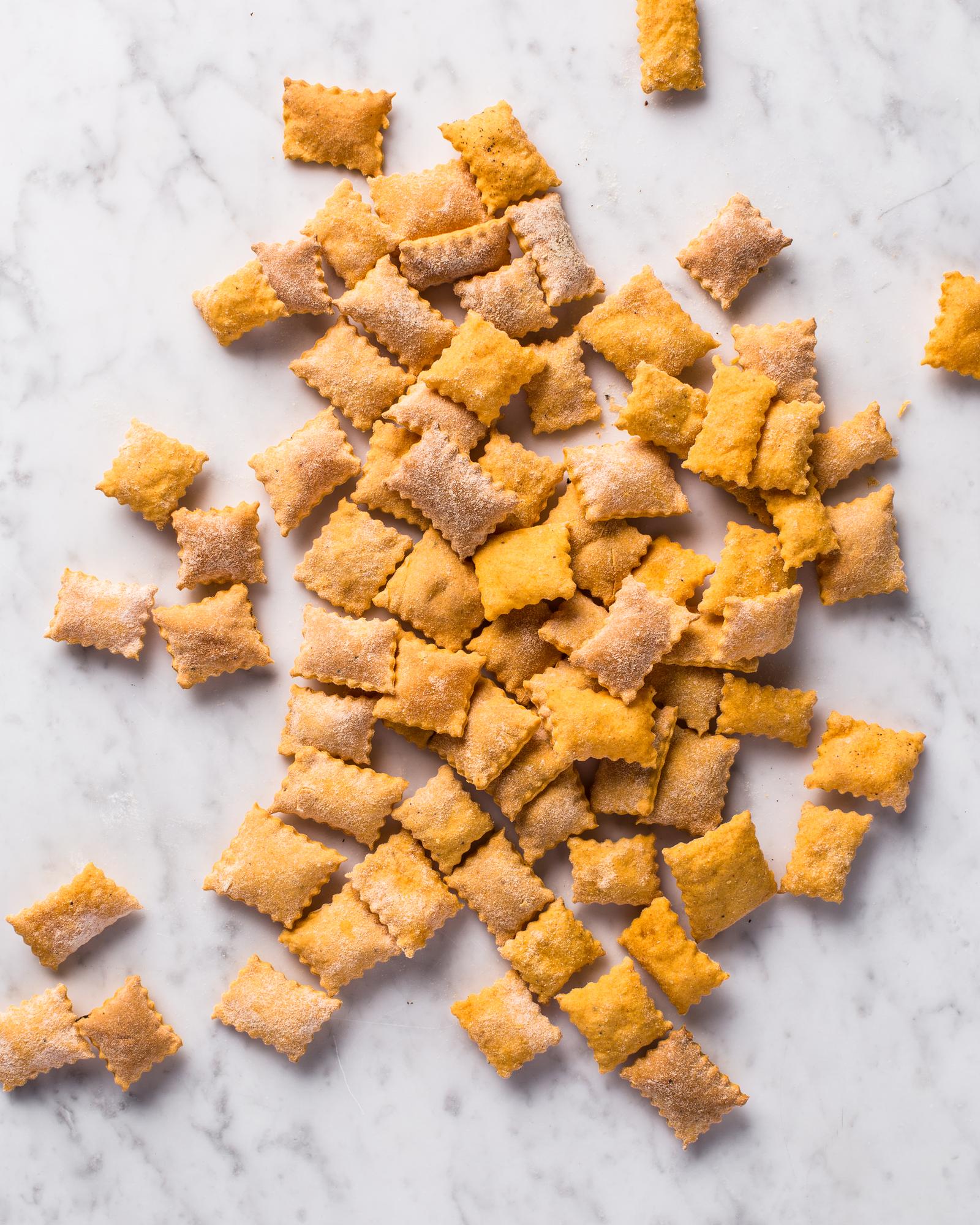 Čedarové krekry s batatami