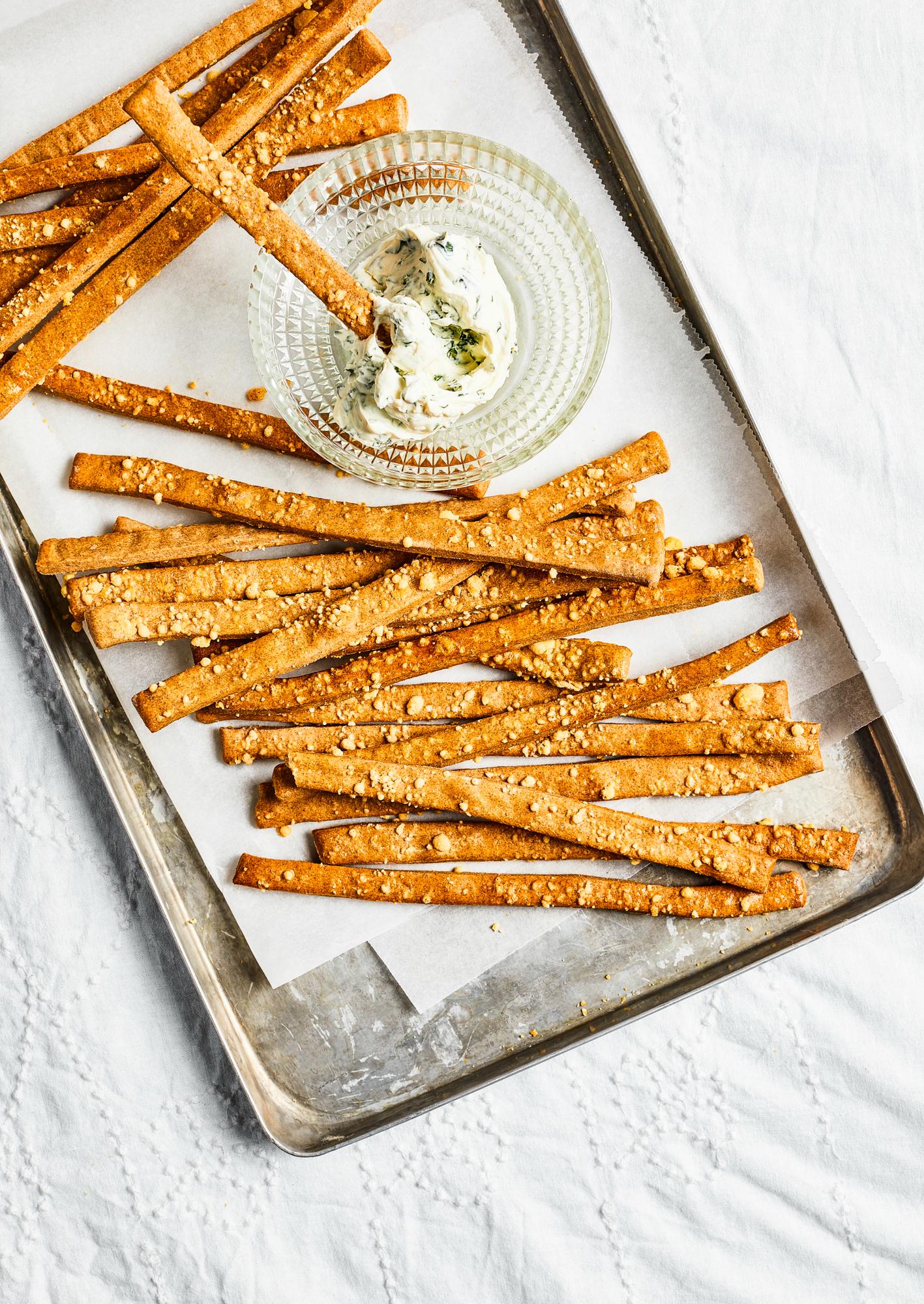 Celozrnné tyčinky s parmezánom