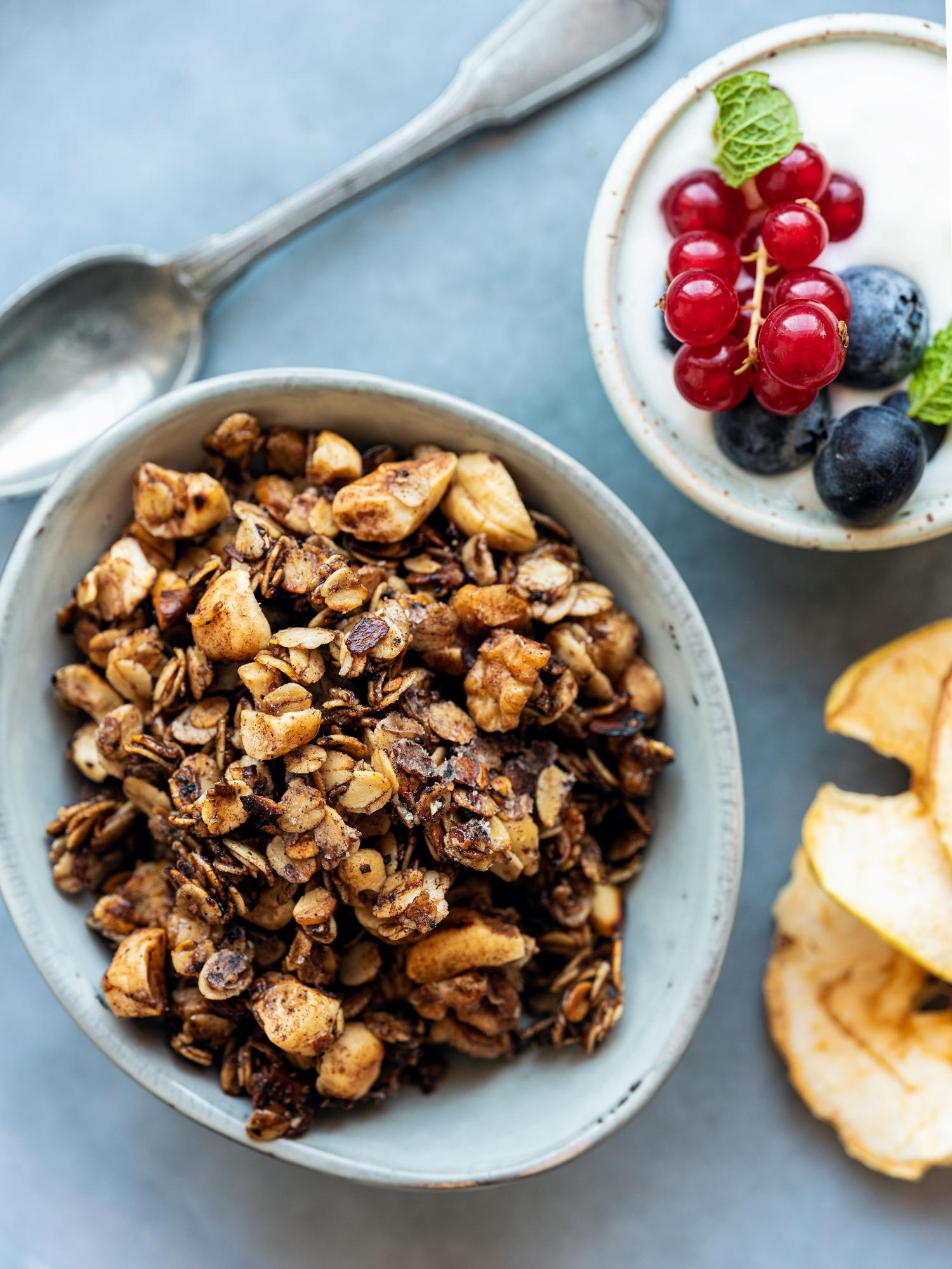 Čokoládová granola s brusnicami