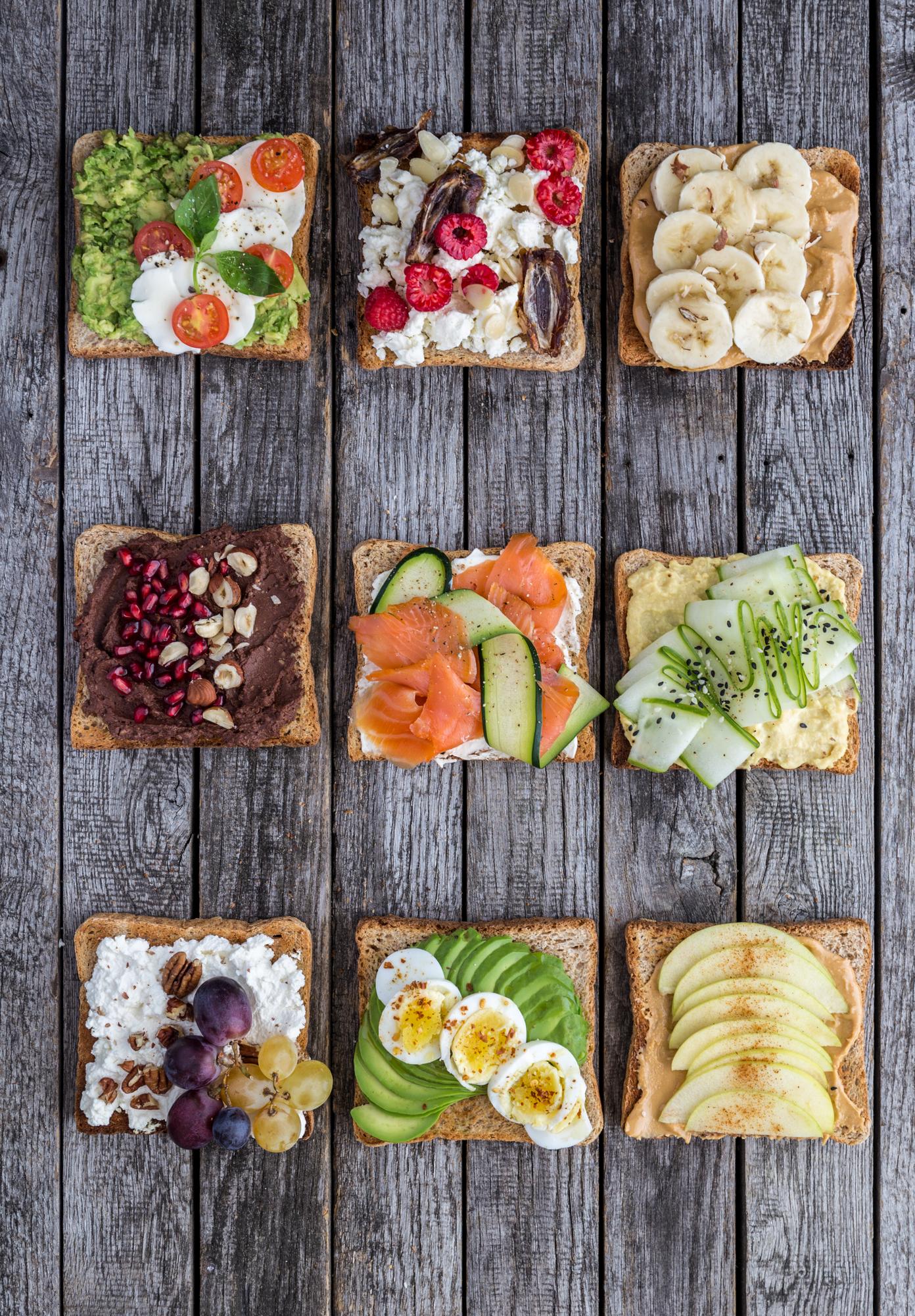 Toast s čokoládovým hummusom a orechmi