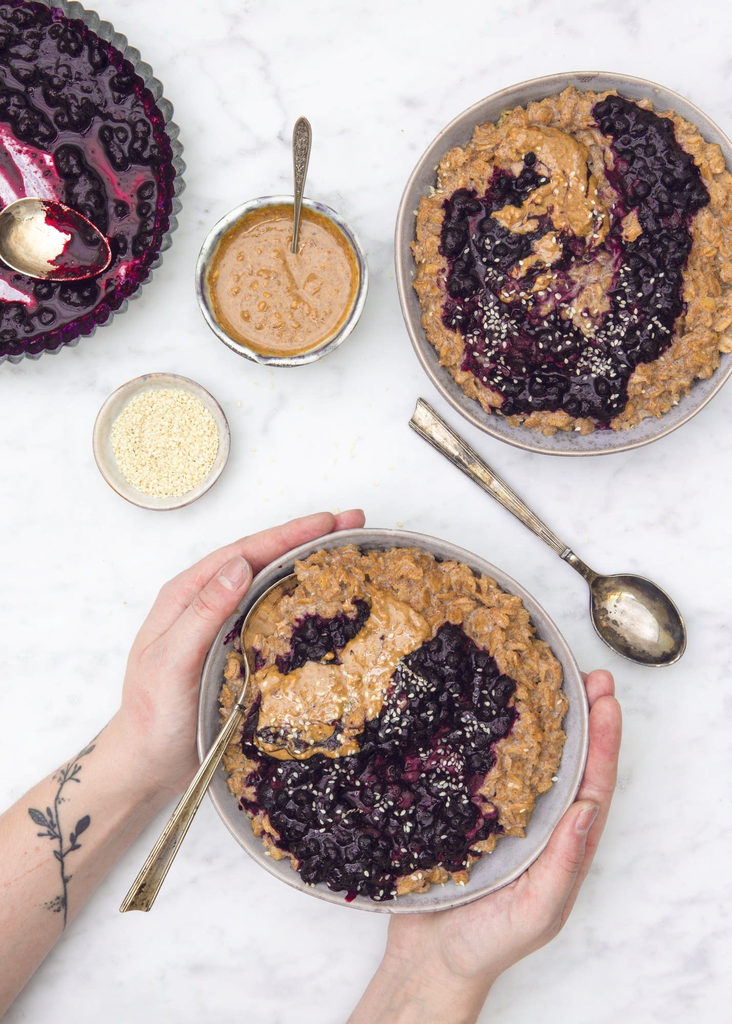 Špaldová kaša s pečenými čučoriedkami