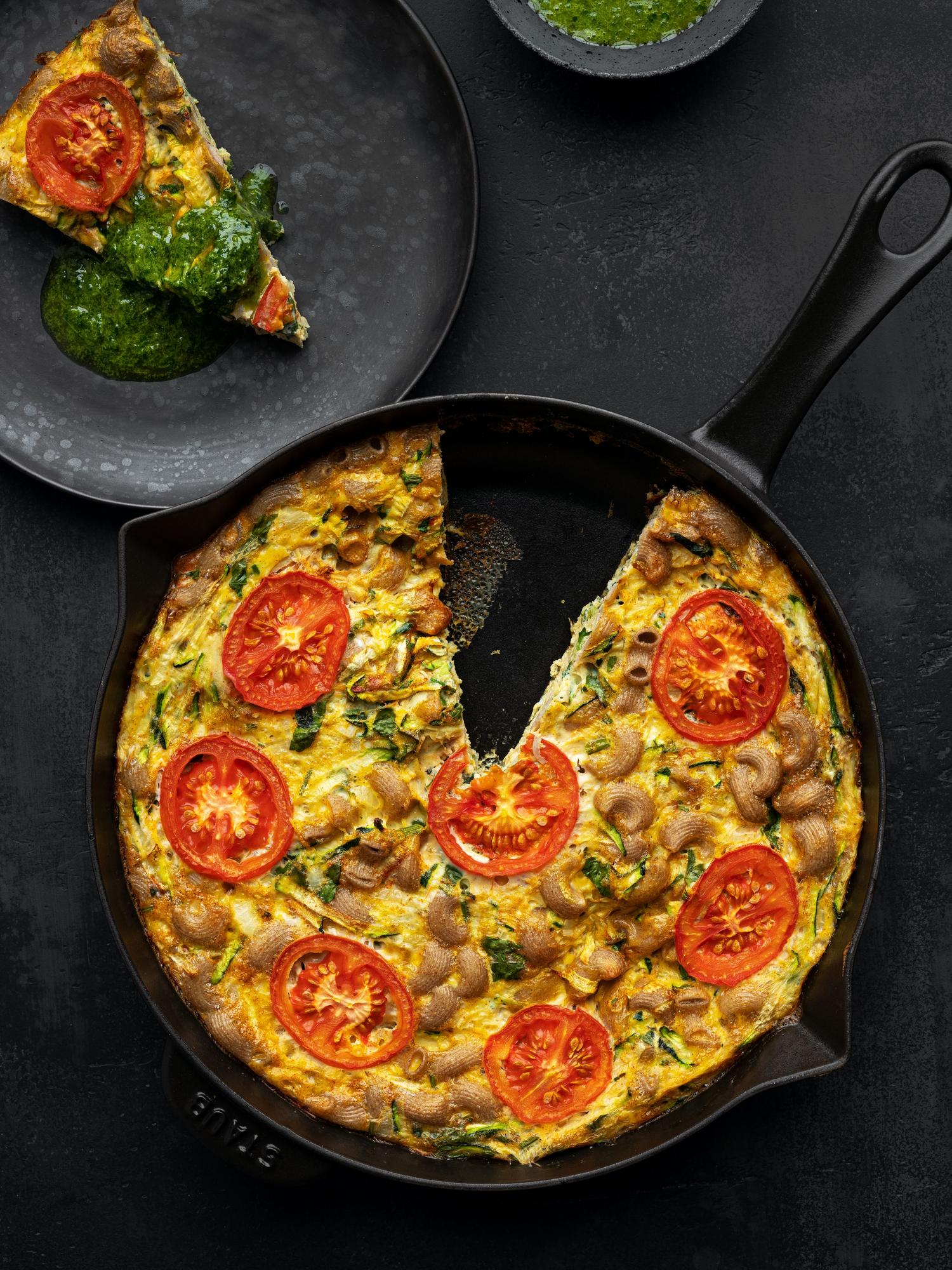 Frittata s cuketou a cestovinami