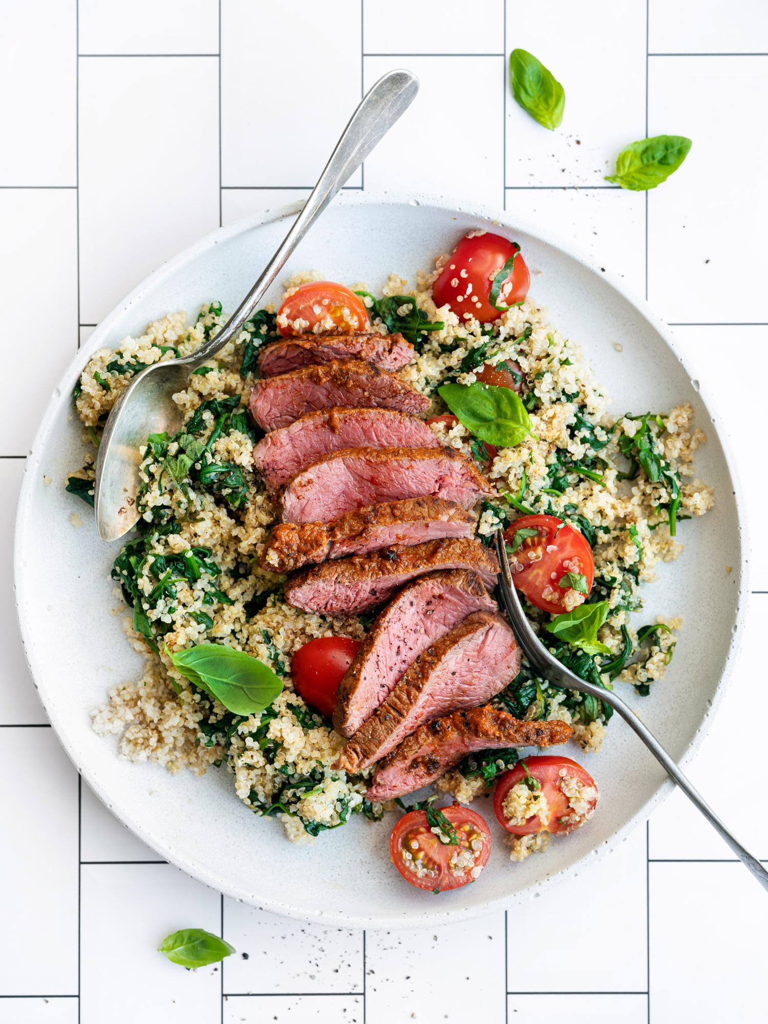 Hovädzí steak so špenátovou quinoou