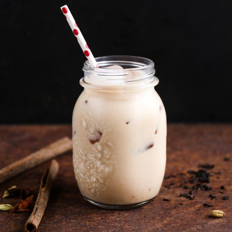 Ľadový chai latte s kokosovým mliekom