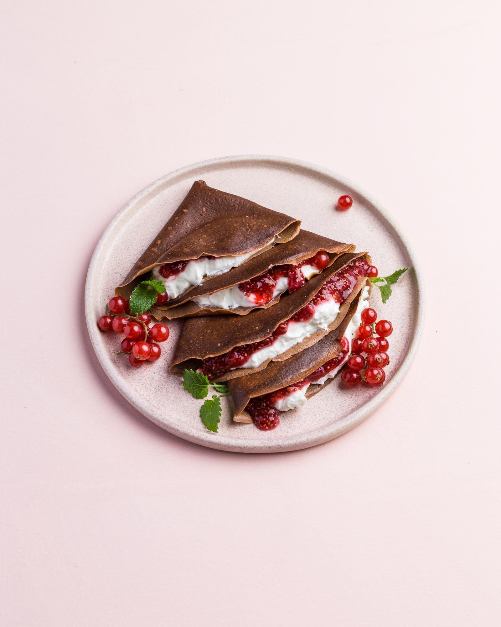Kakaové palacinky s ríbezľovou chia marmeládou