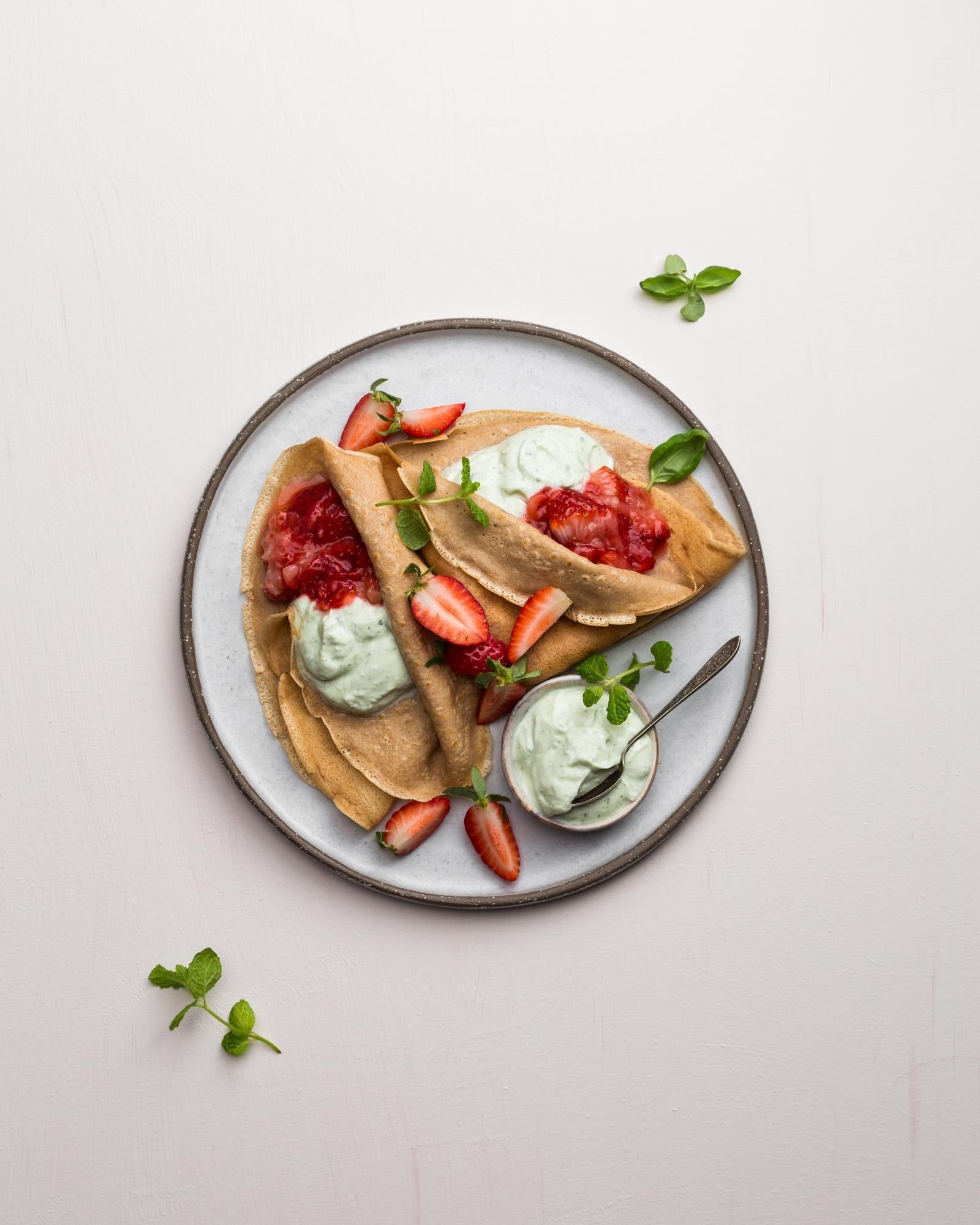 Palacinky s tvarohom a jahodami