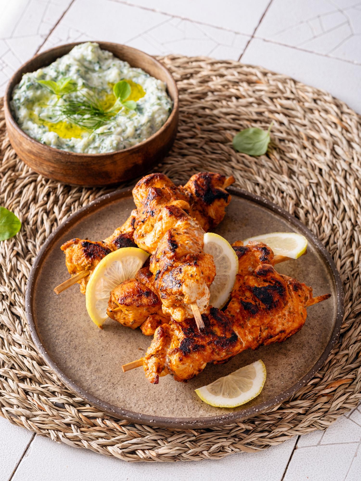 Grécke kuracie souvlaki s tzatziki