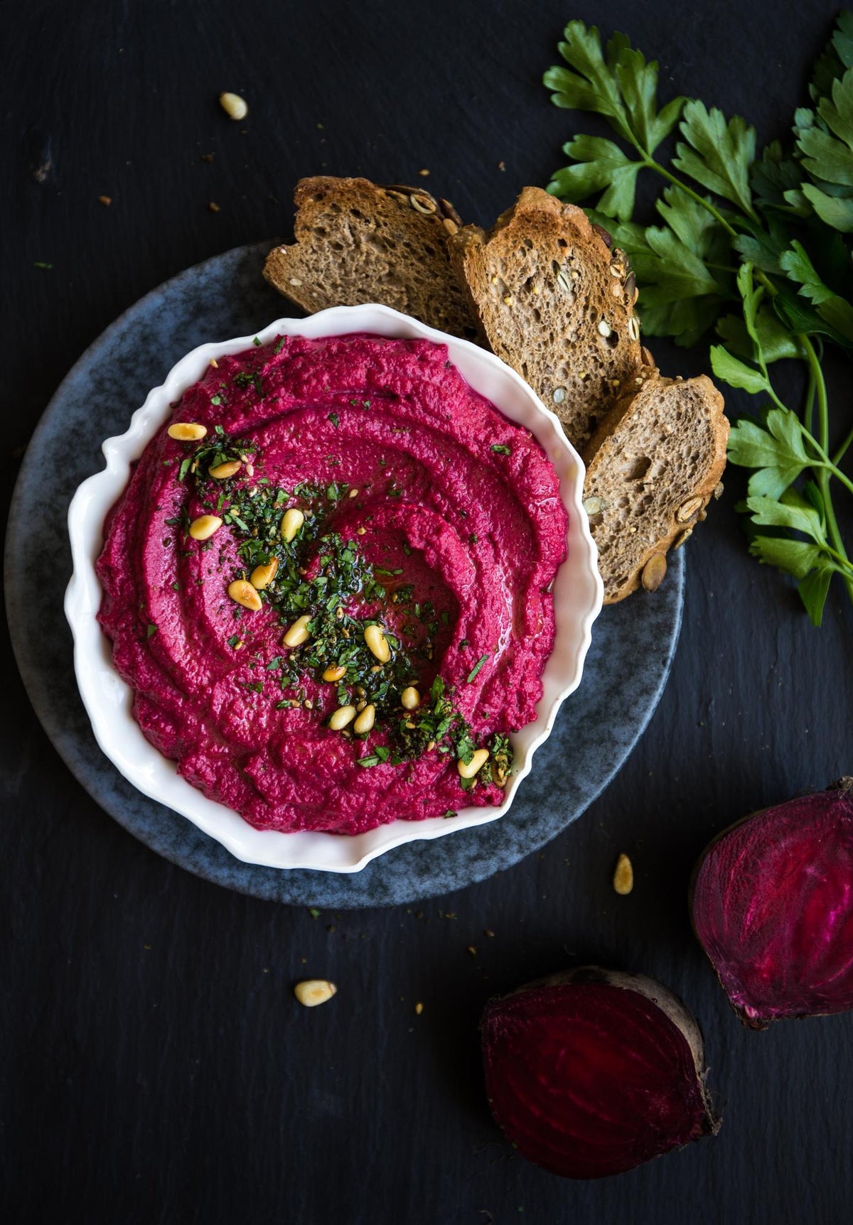 Hummus s červenou repou