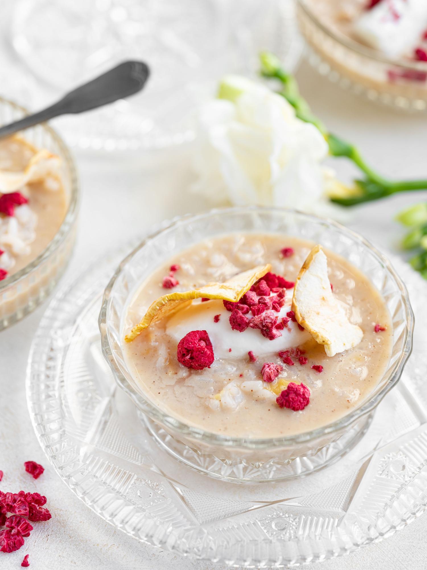 Ryžový puding s arašidovým maslom