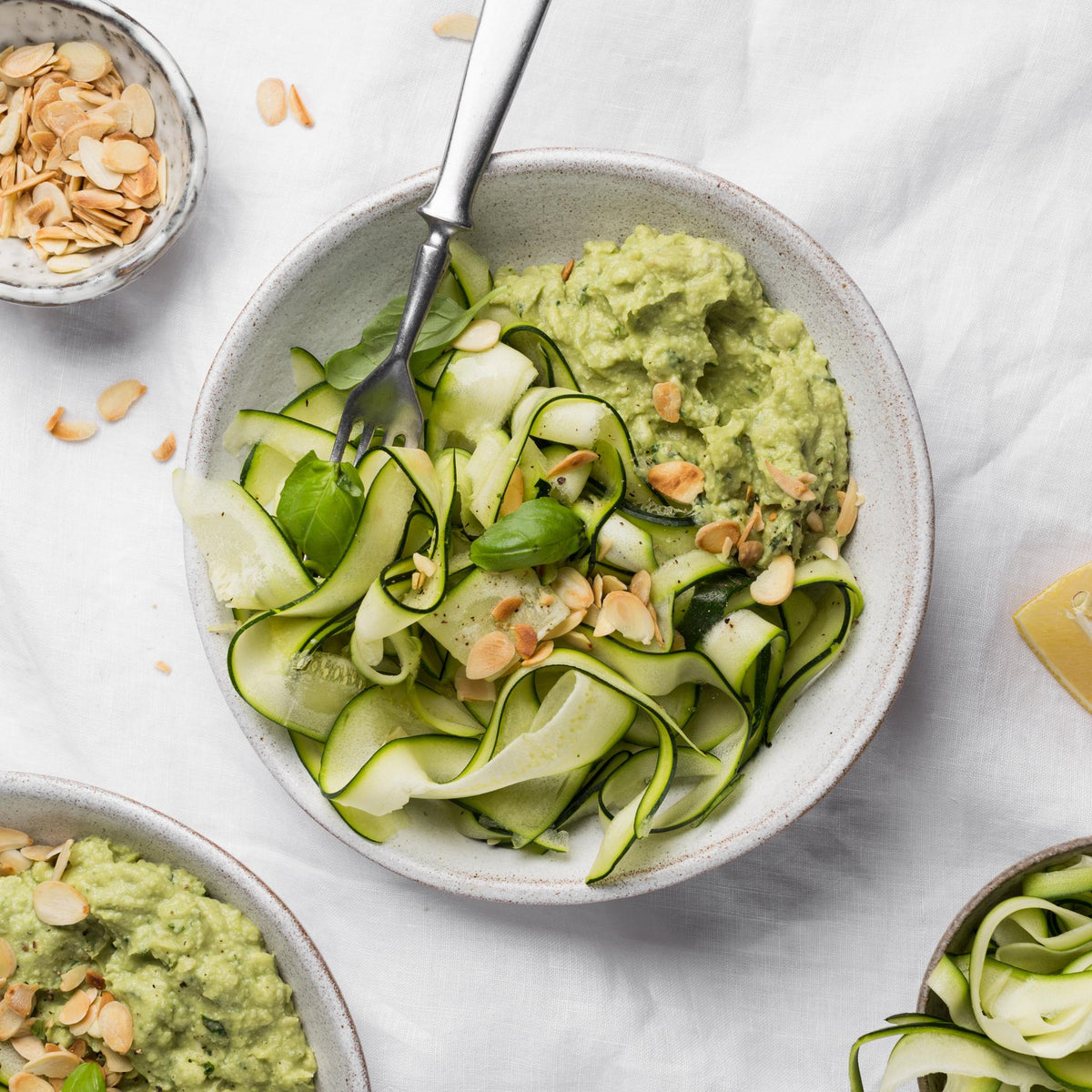 Zoodles s avokádovou omáčkou