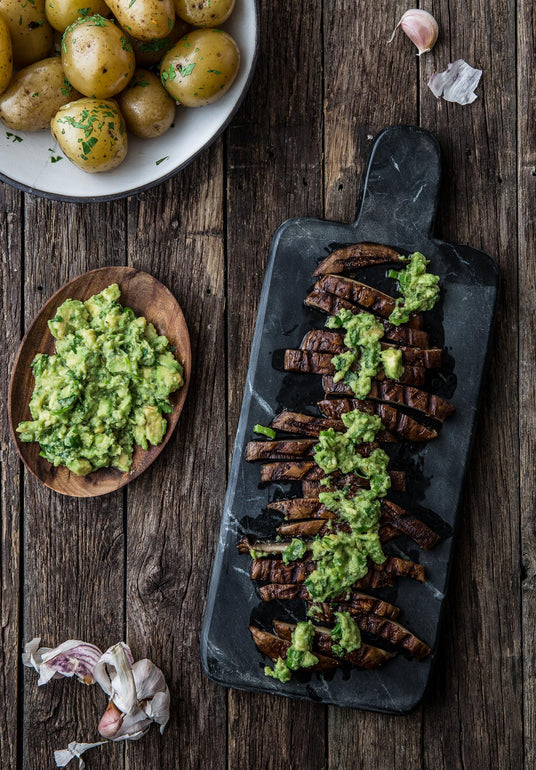 Portobello steaky s avokádovou omáčkou a zemiakmi